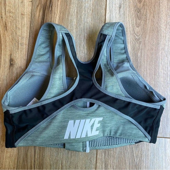 Nike Shape Women's High-Support Padded Zip-Front Sports Bra - Medium - Picture 2 of 6